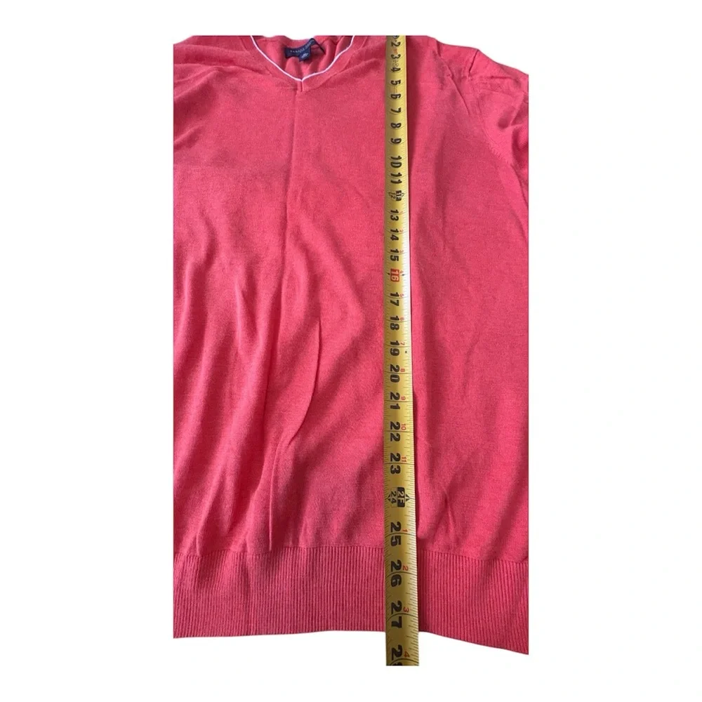 Banana Republic orange V-neck lightweight sweater in a silk-linen blend, XL.‎